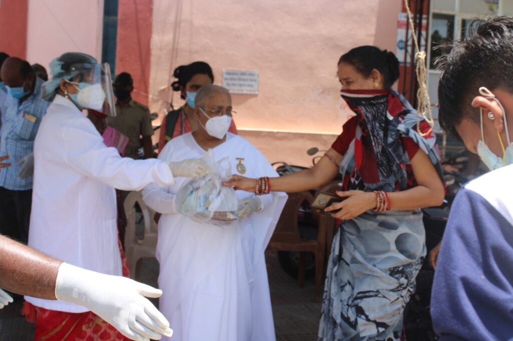 Brahma Kumaris Cooked Food distribution1